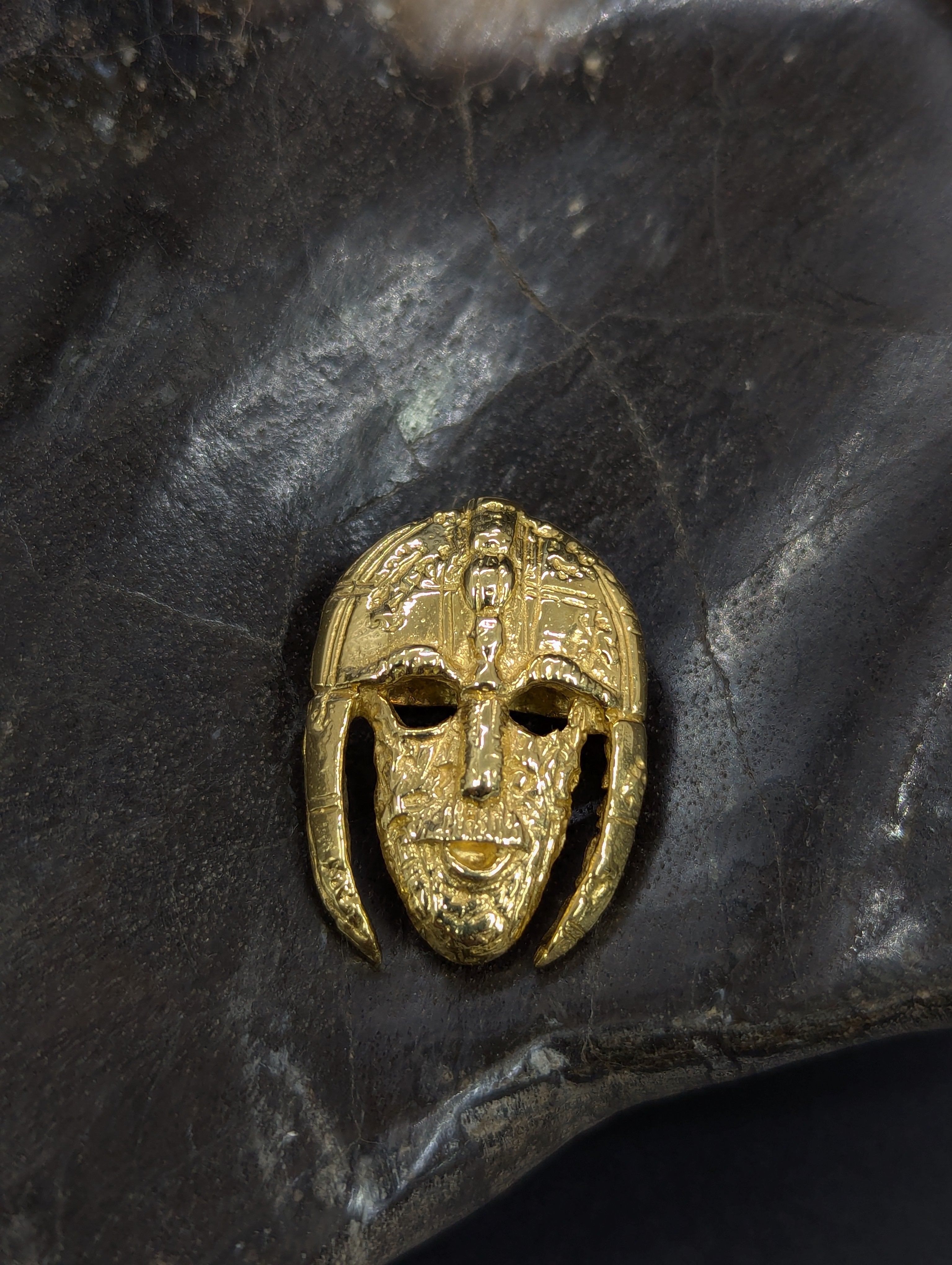 Vikings war mask is represented in a pendant